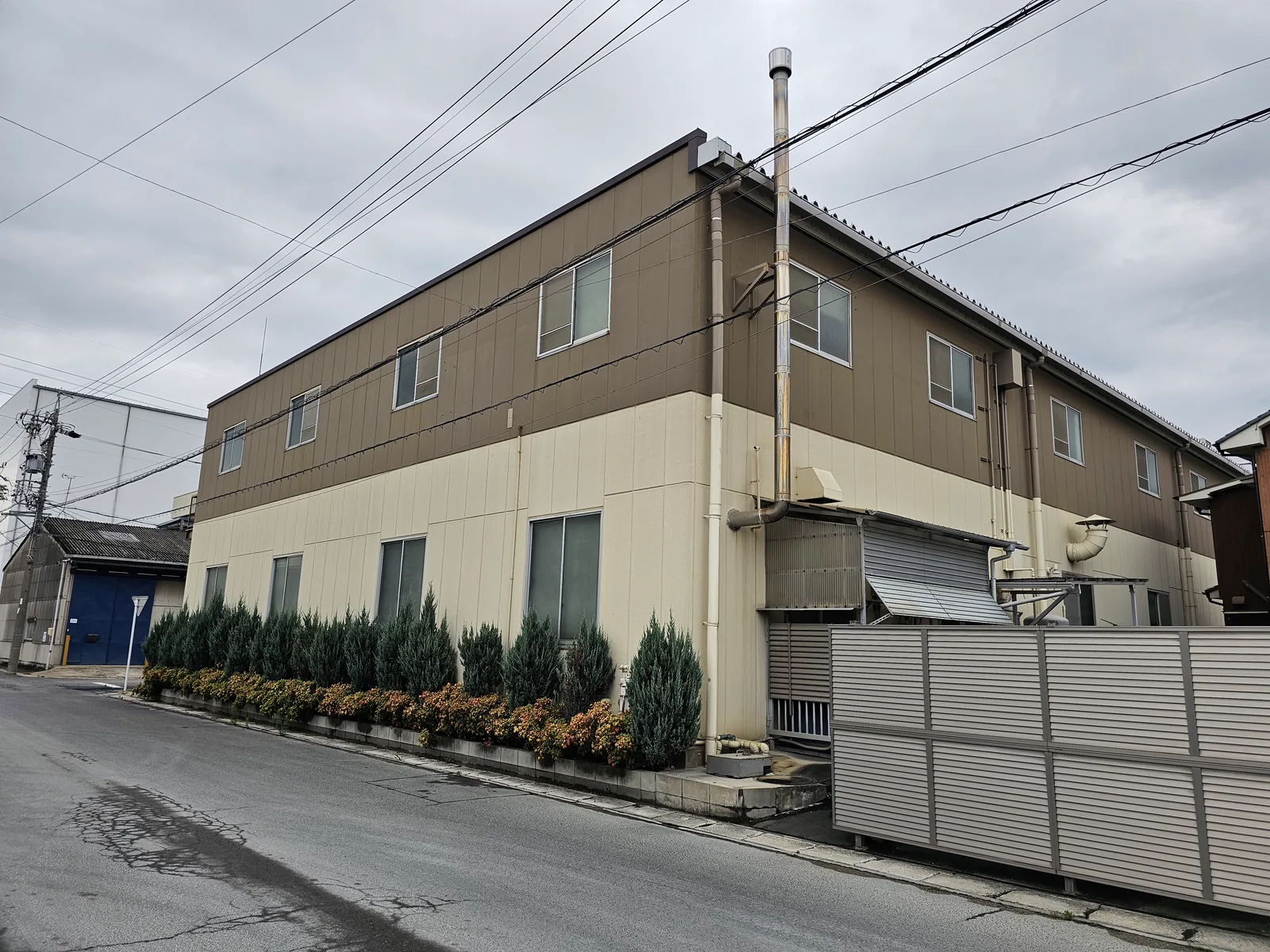 西棟外壁（西南）の塗装前