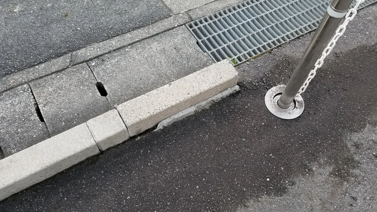 縁石補修｜施工前 3：縁石の施工前
