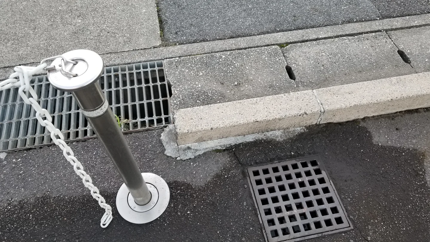 縁石補修 2：縁石の施工前