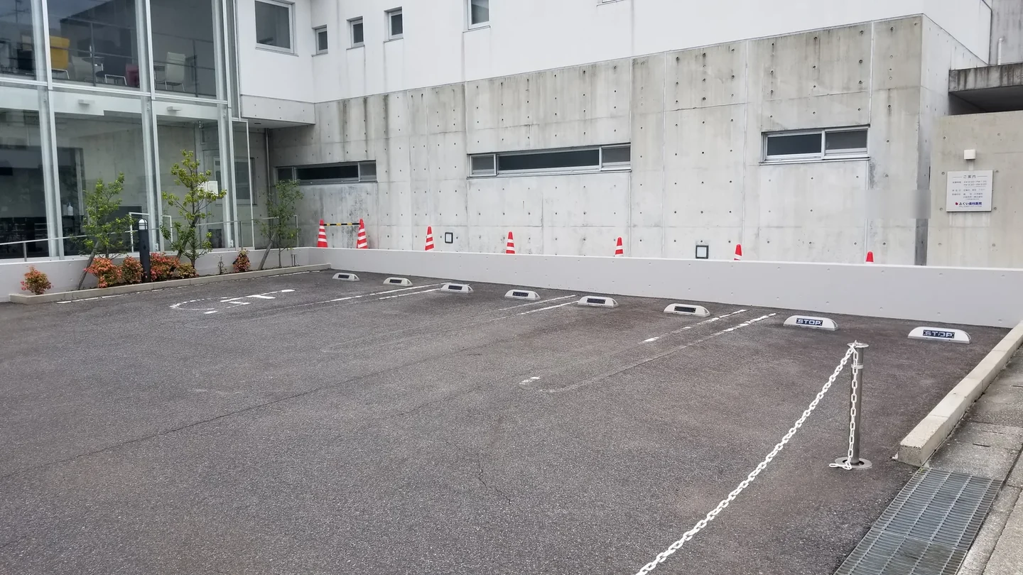 立ち上がり基礎塗装 3：コンクリート色に仕上げた立ち上がり基礎