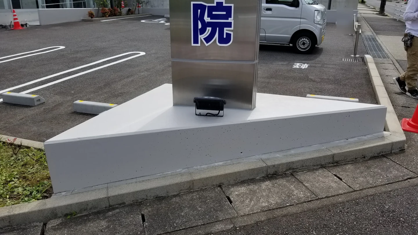 立ち上がり基礎塗装 4：同じ色で統一した立ち上がり基礎
