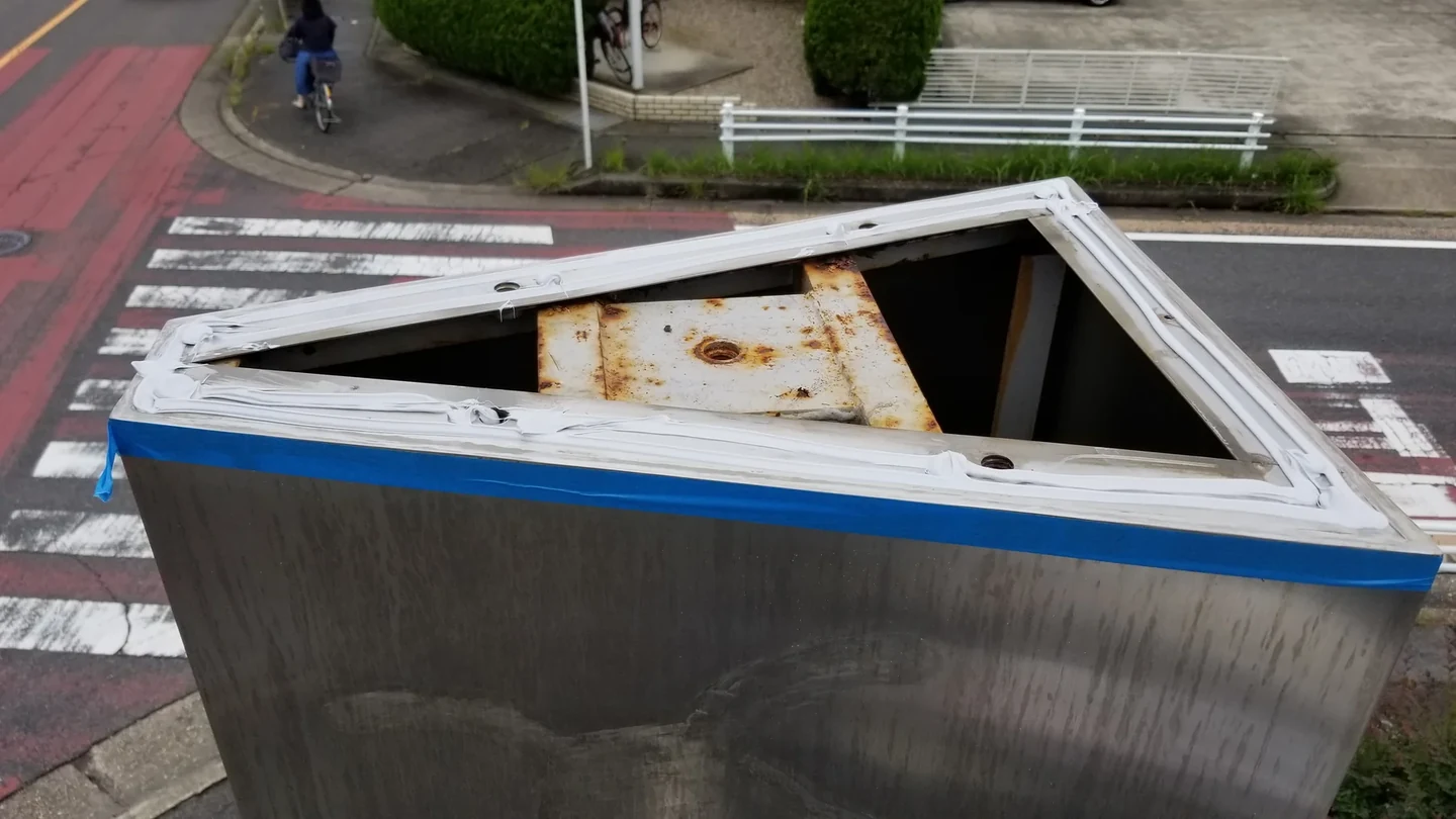 看板改修 10：看板の施工中
