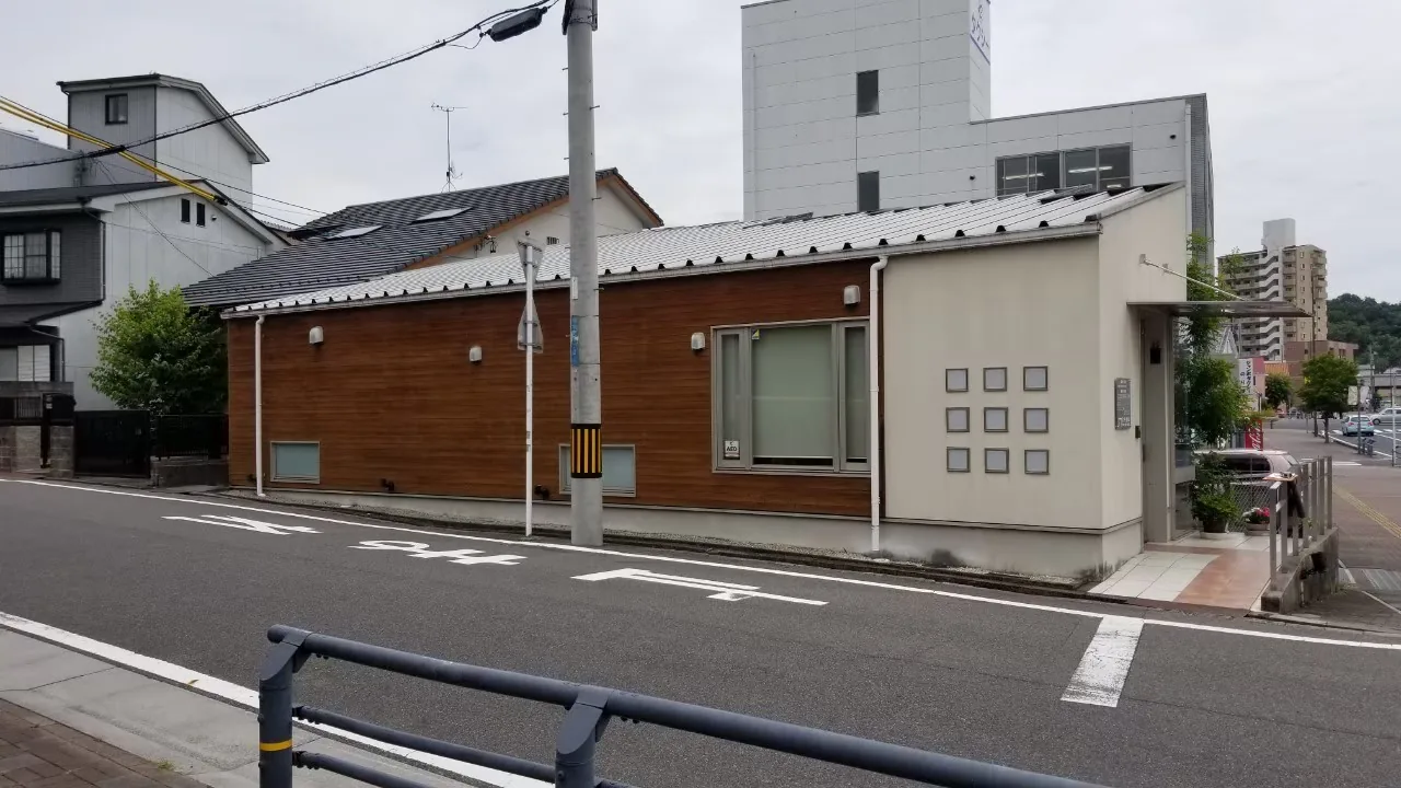 改修前のむぎ歯科様北面全景
