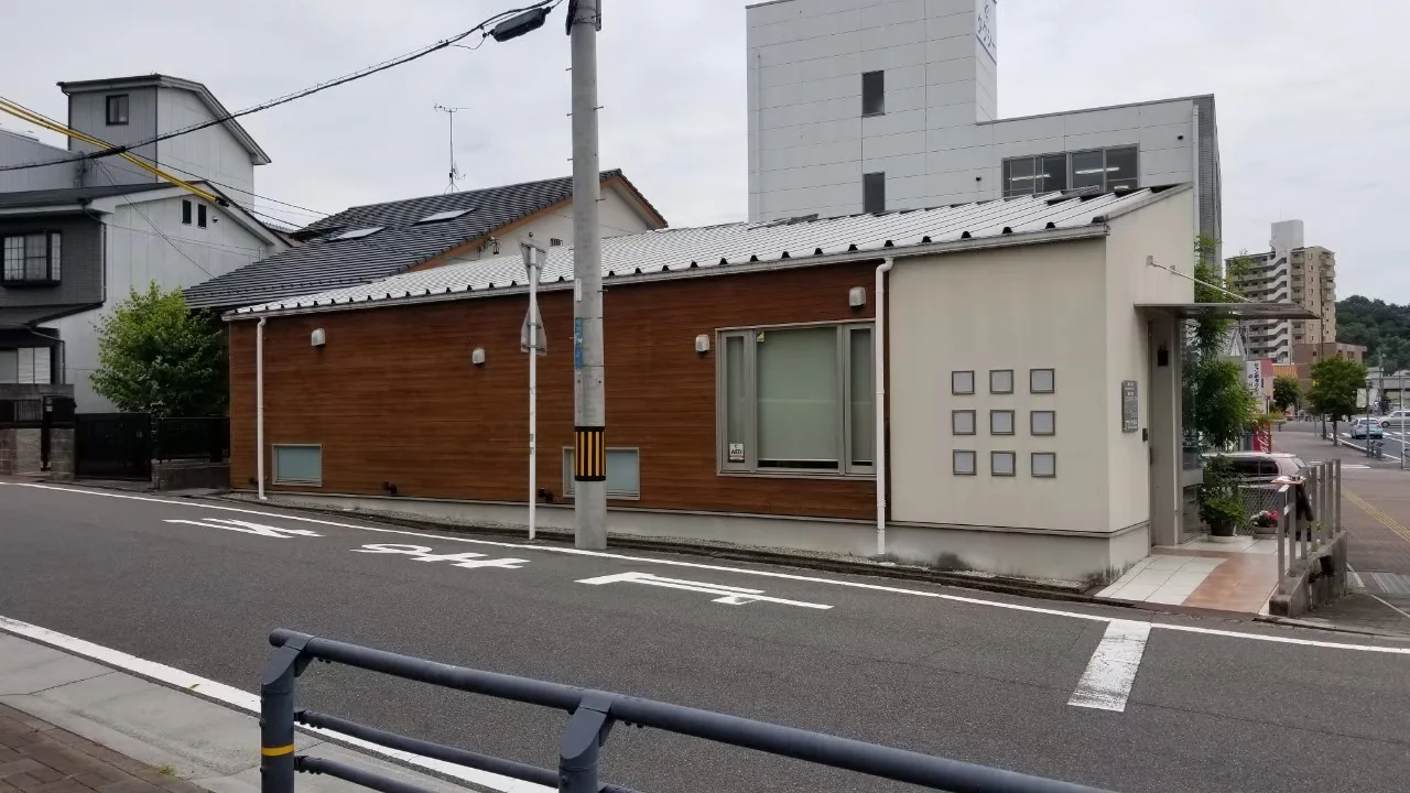 調査時のむぎ歯科北面外観
