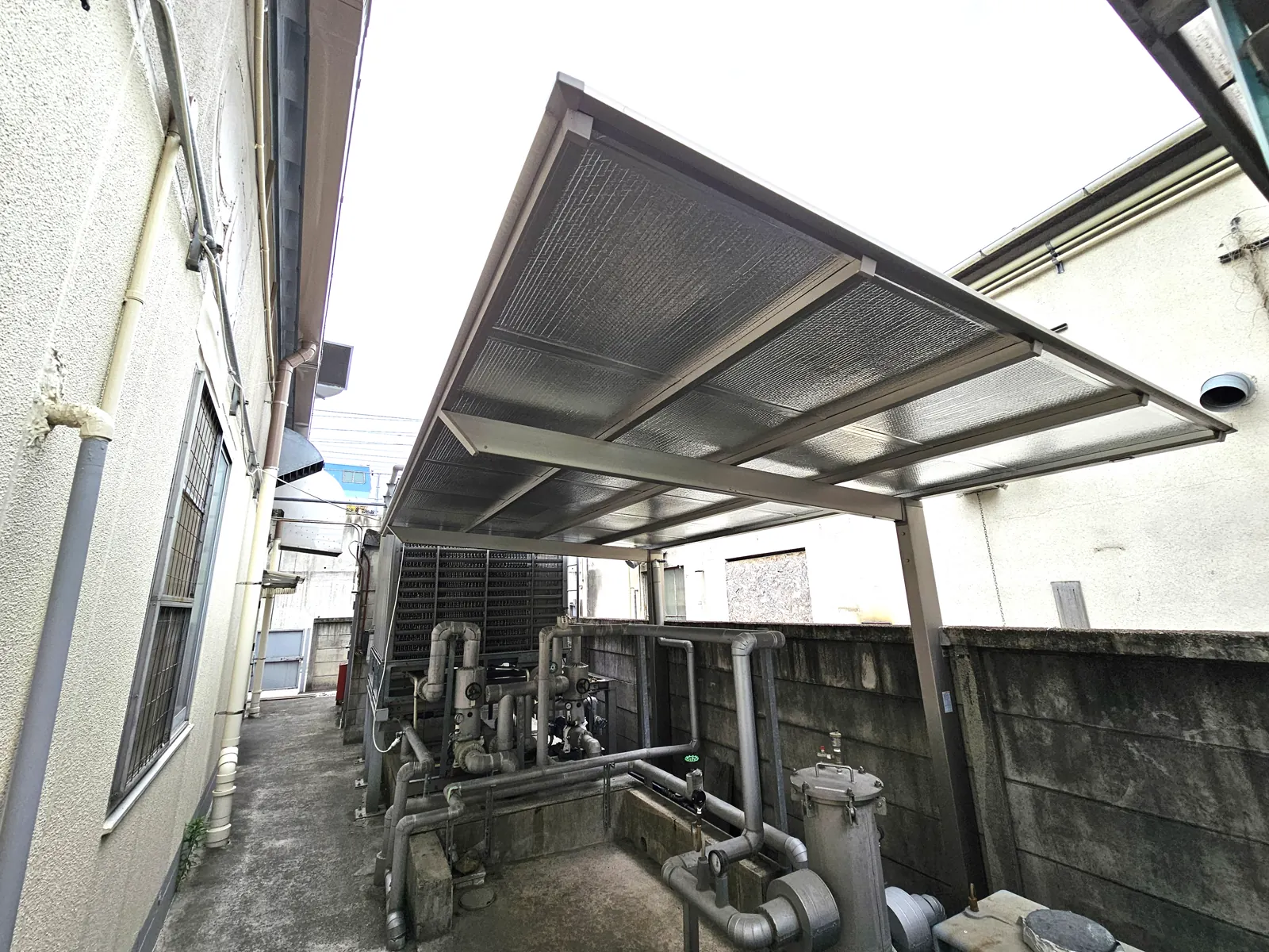 屋根下面へ遮熱材を取り付けた状態