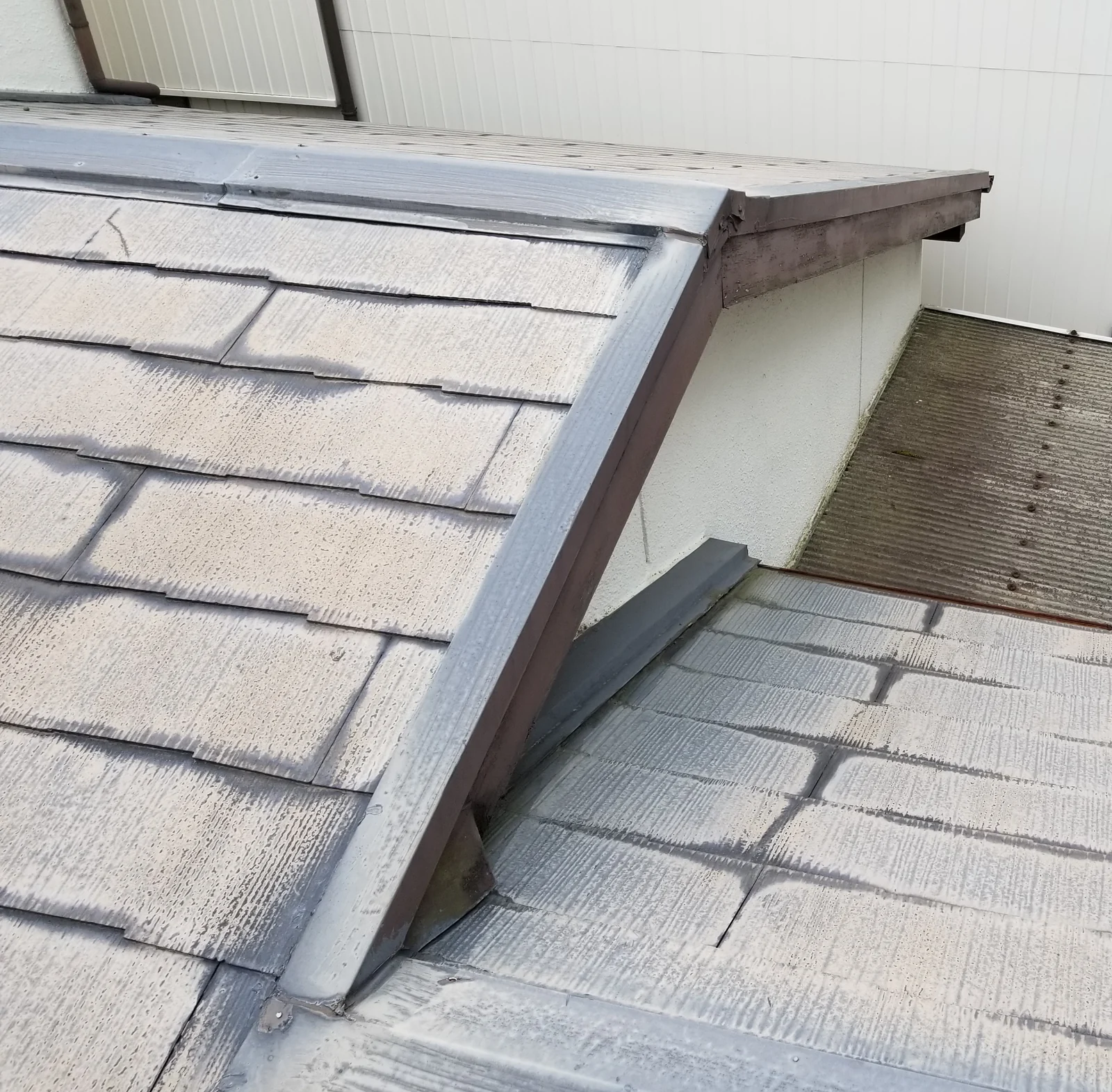 木造住宅の屋根取り合い部の施工前